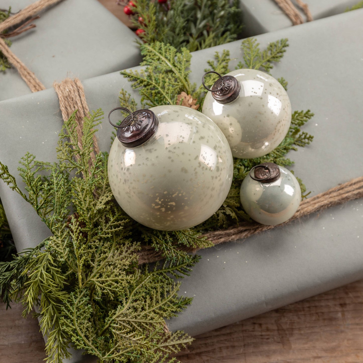 4" WHITE KUGEL ORNAMENT