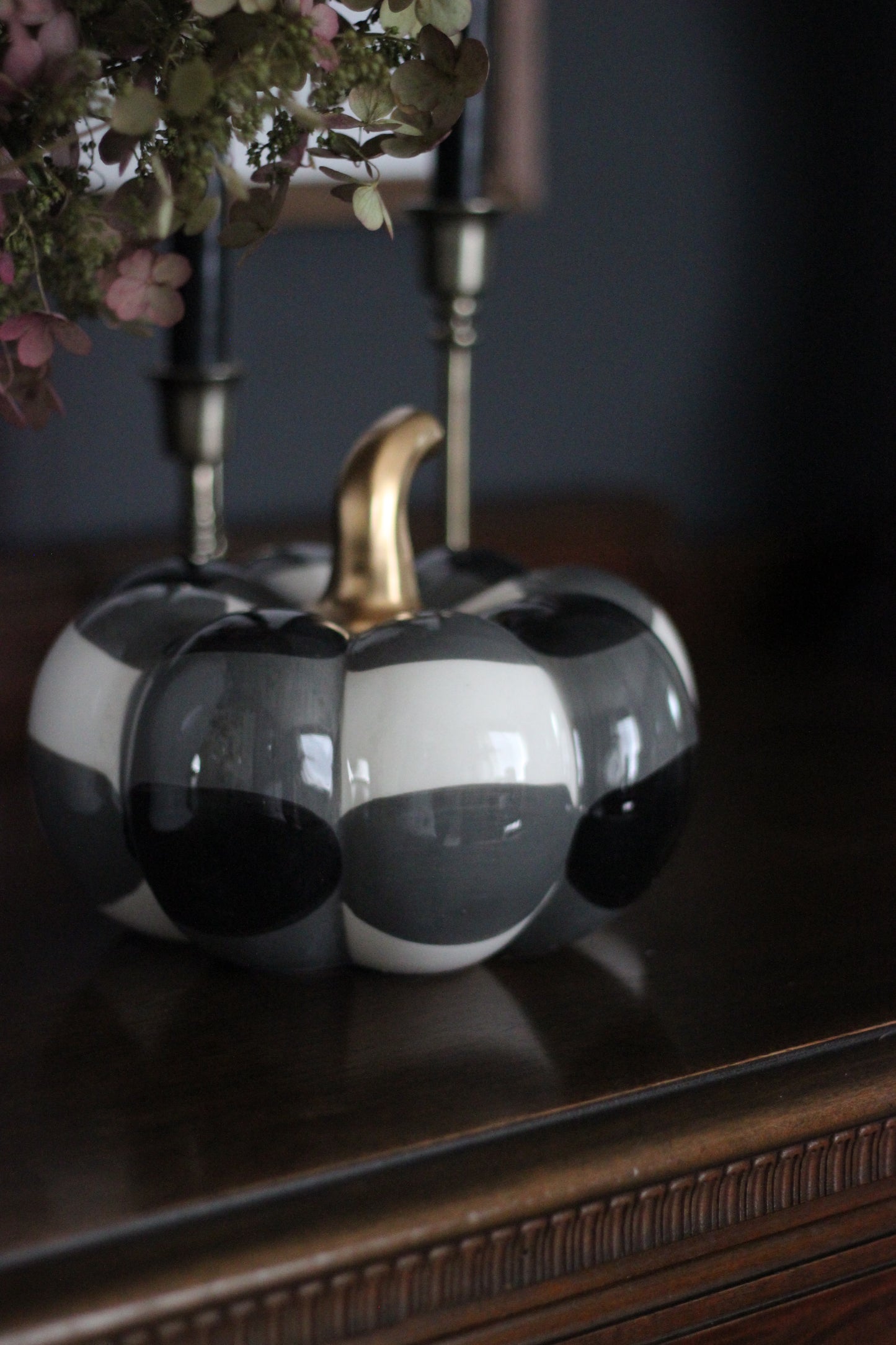 Jodie Pumpkin Décor | White/Black | 8.5x6.5