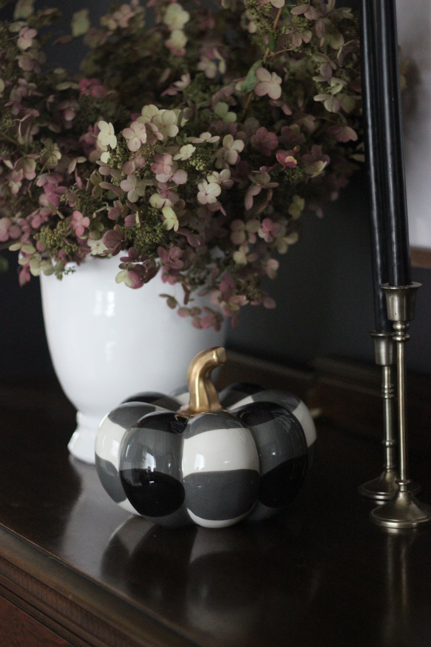 Jodie Pumpkin Décor | White/Black | 8.5x6.5