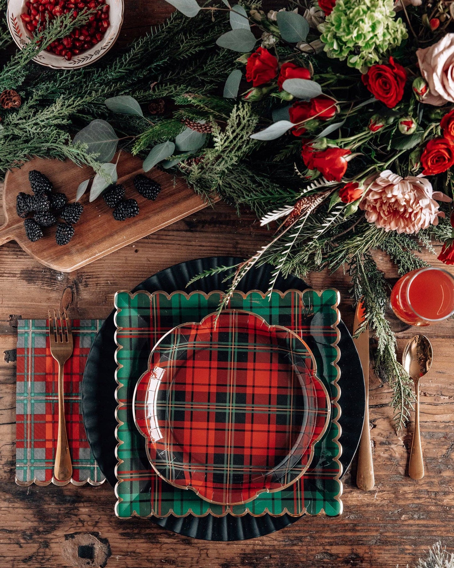 Green Christmas Plaid Square Scalloped Plate