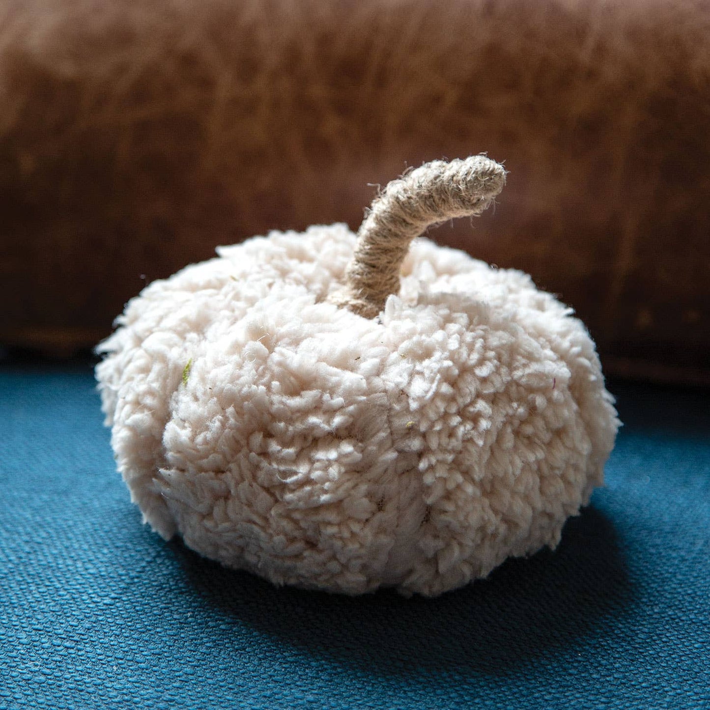 Ivory Sherpa Pumpkin w/Jute Stem, Large