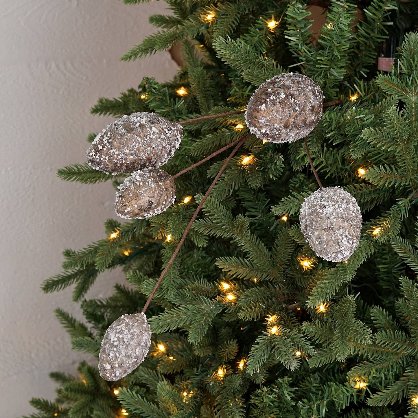 Snowy Bulb Pinecone Spray