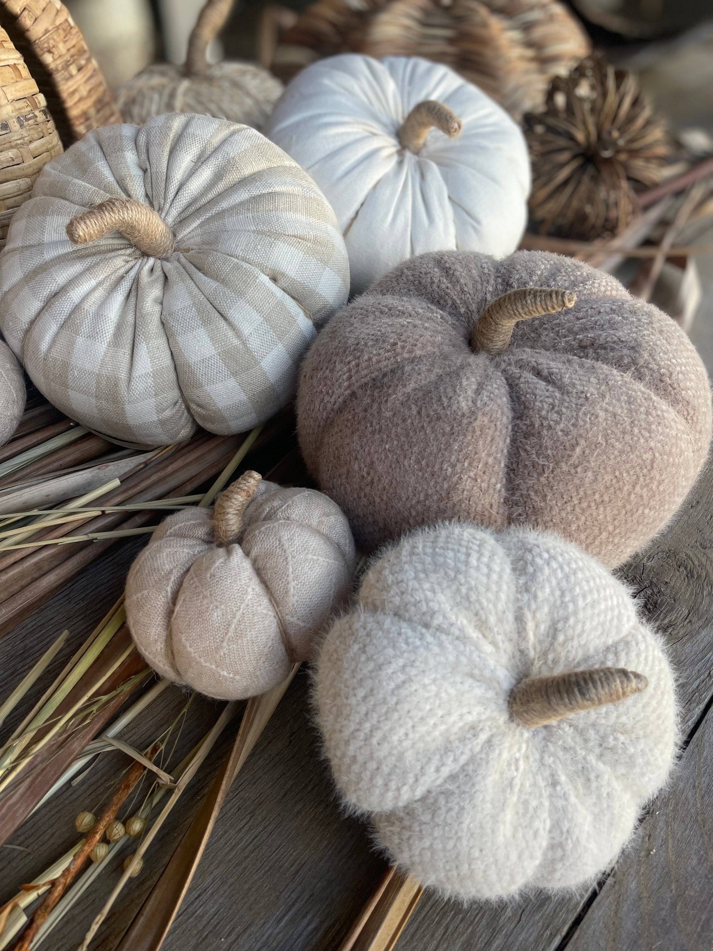 Med. Cream Fuzzy Fabric Pumpkin